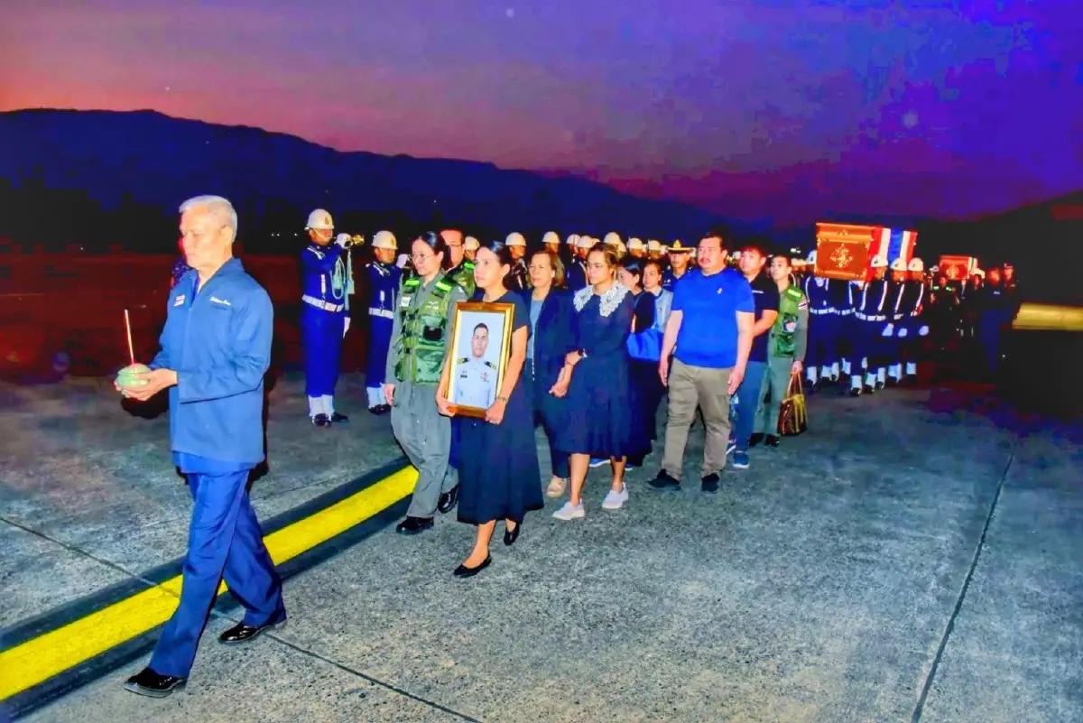 รับร่าง 2 นักบิน AT-6TH สมเกียรติ สั่งปูนบำเหน็จ 7 ขั้น - ขอพระราชทานยศสูงขึ้น