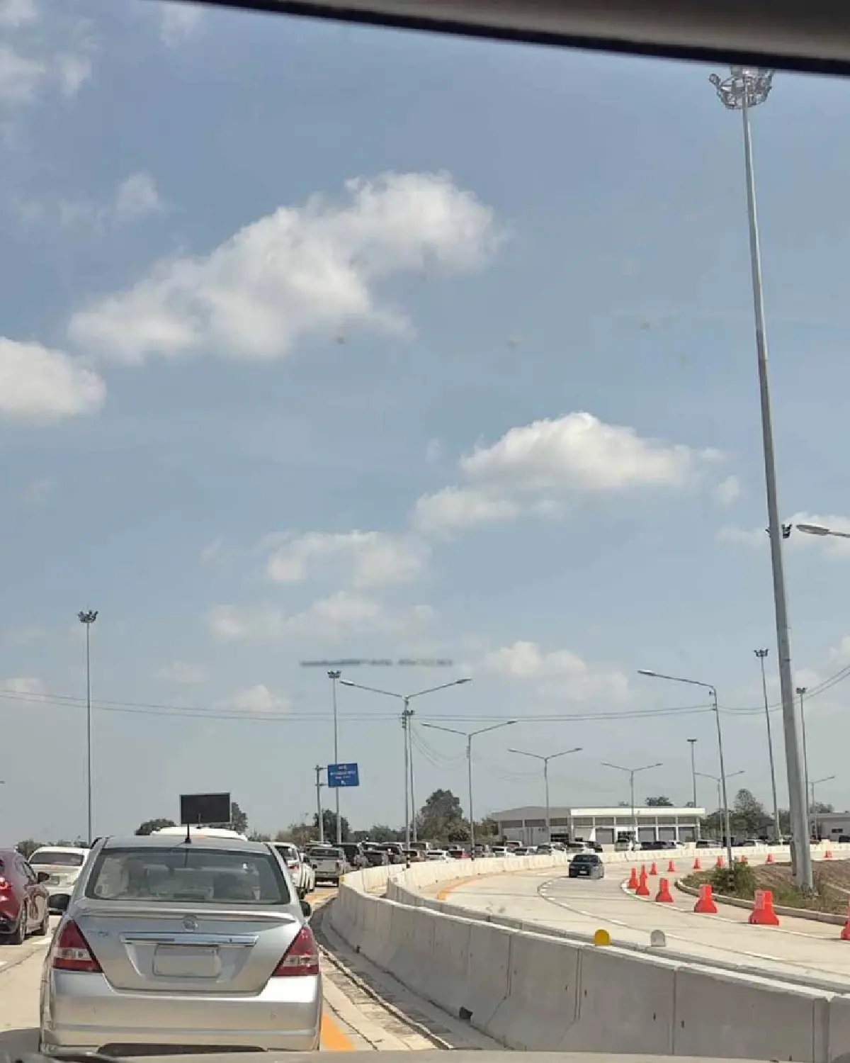 ด่วน! อีสานเข้ากรุงอัมพาต รถติดมาก M6 สีคิ้ว ให้ใช้ ถนนมิตรภาพแทน