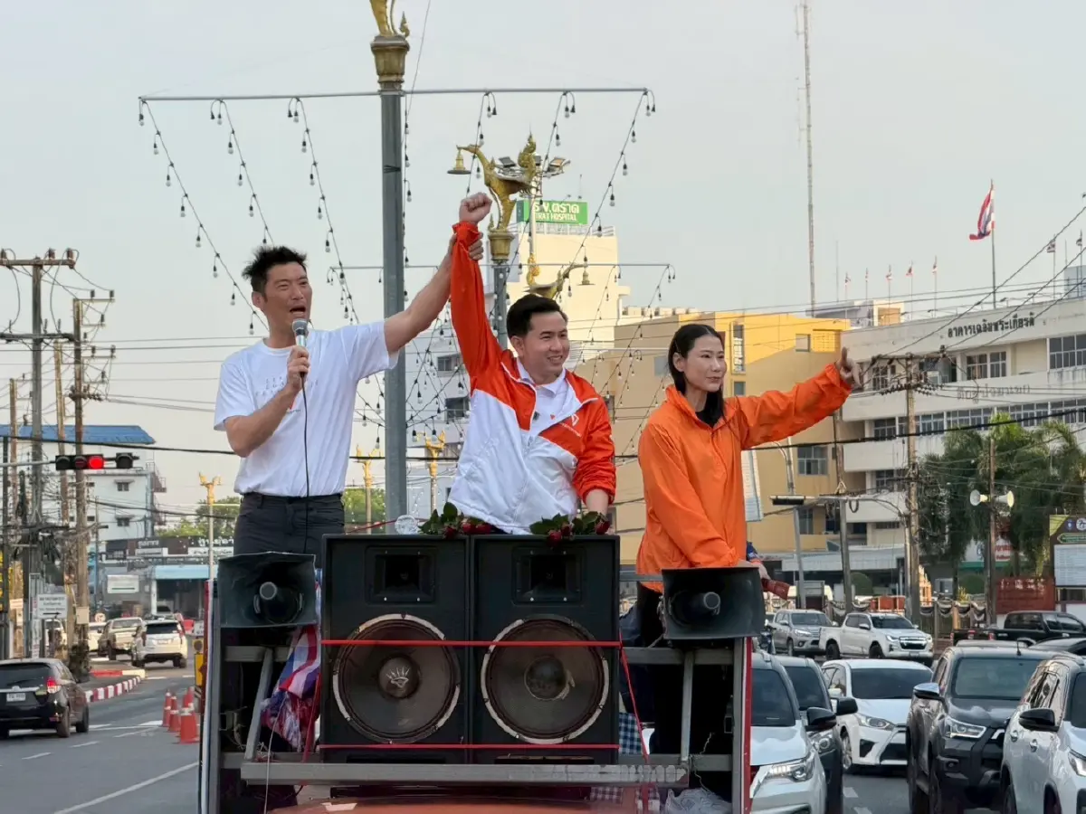 'ธนาธร' ปลุกคนตราด กา ปชน. ลั่นหนนี้ 'ส้ม' แข่ง 'ภท.' ตั้งรัฐบาล