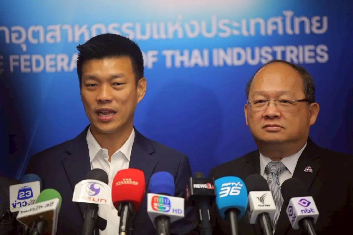 'เท้ง' พบผู้บริหารสภาอุตฯ เปิดแผน 3 ระยะ ขับเคลื่อนเศรษฐกิจ