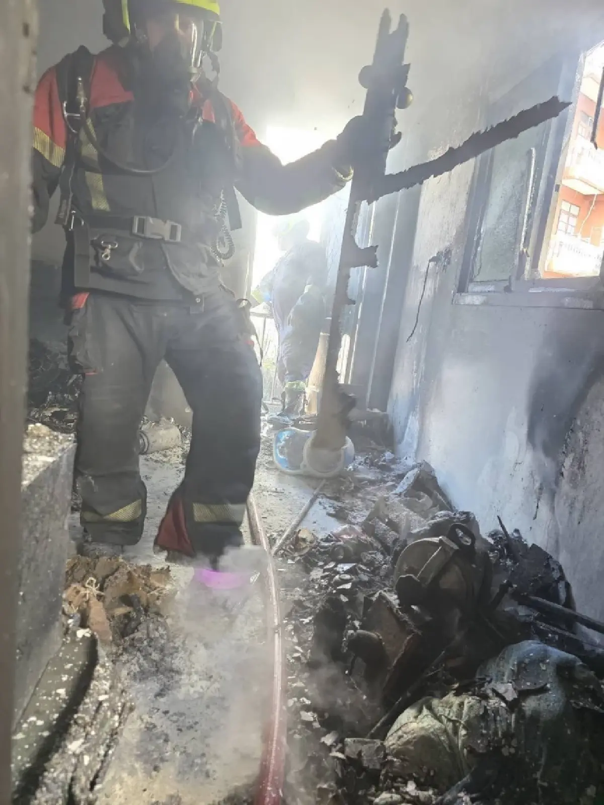 ระทึกกรุง ไฟไหม้บ้านหรู บางขุนเทียน ปู่วัย 78 หนีตายว่อน ไฟลวกเจ็บ