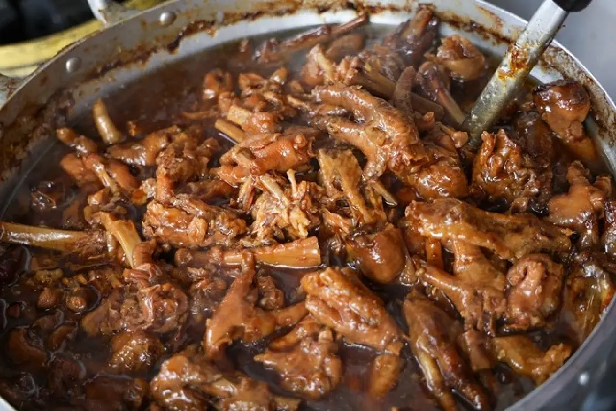 รวม 4 ร้านอร่อย ‘อาหารจีนไหหลำ’ ข้าวมันไก่ ขนมจีน และ สุกี้ไหหลำ