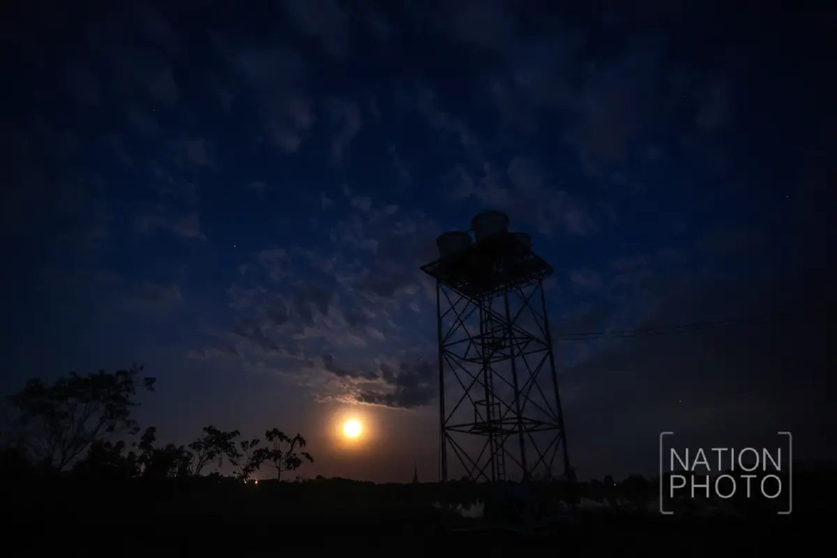 สว่างไสว 'ซูเปอร์วูล์ฟมูน' ดวงจันทร์เต็มดวงครั้งแรกของปี 2569