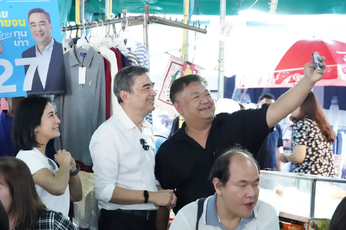 'อภิสิทธิ์' แนะ 'กกต.' เร่งให้ข้อมูลบัตรเลือกตั้ง หวั่นปชช.สับสน