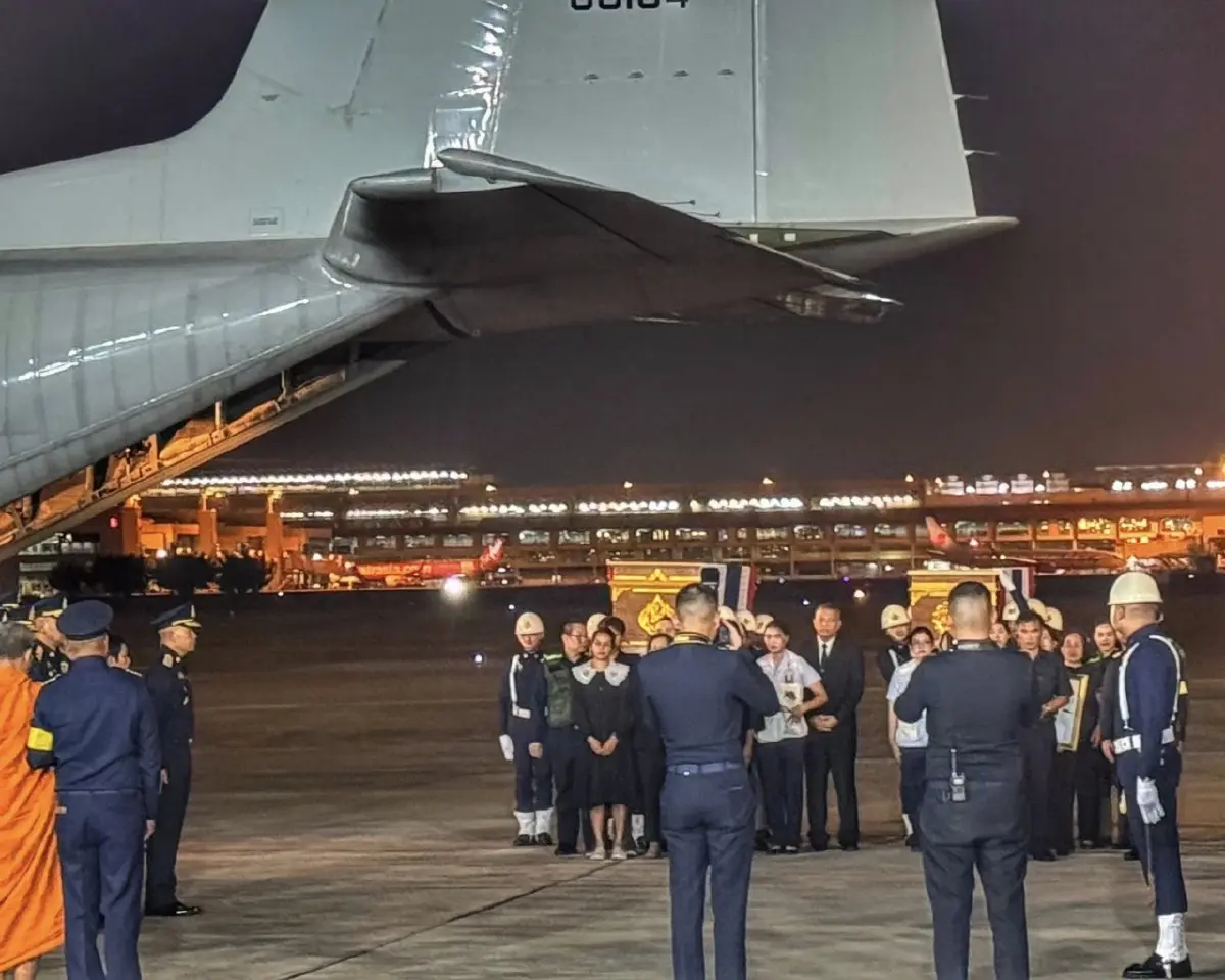 รับร่าง 2 นักบิน AT-6TH สมเกียรติ สั่งปูนบำเหน็จ 7 ขั้น - ขอพระราชทานยศสูงขึ้น