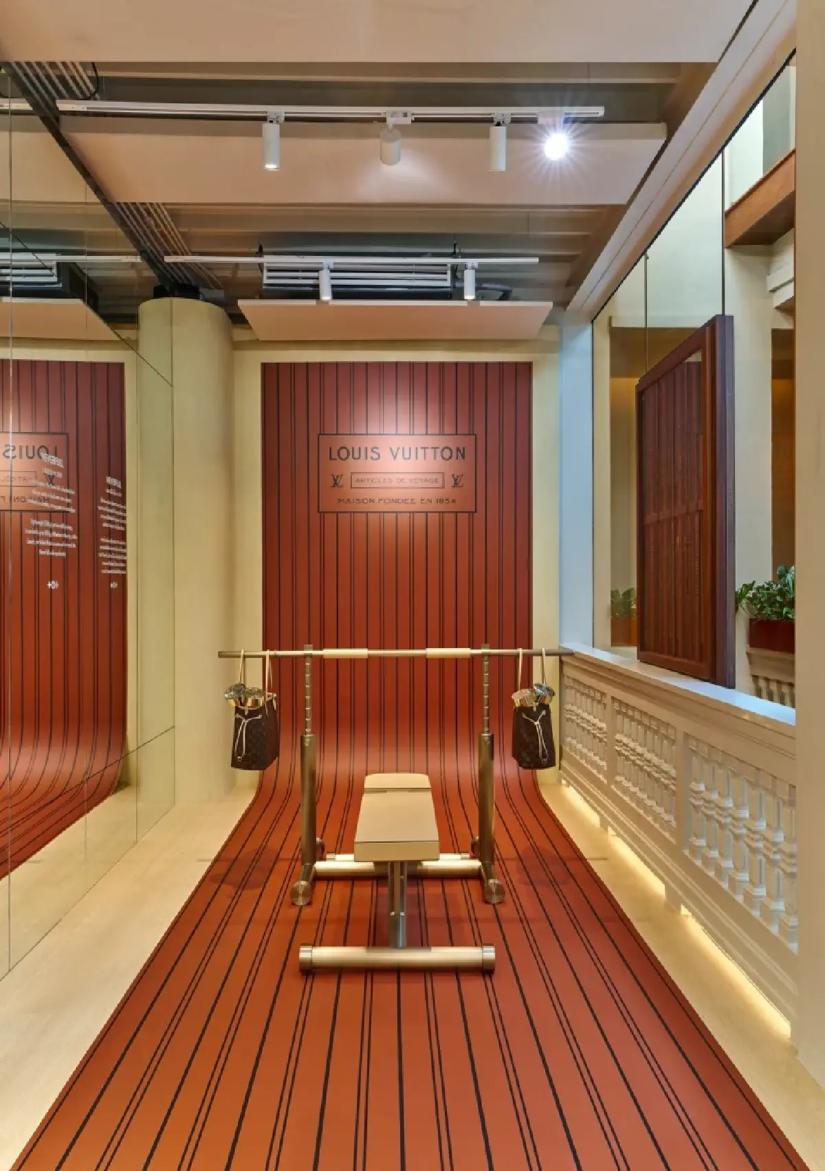 พาทัวร์ LOUIS VUITTON HOTEL BANGKOK เลือกกรุงเทพฯ ลำดับที่ 4 ของโลก