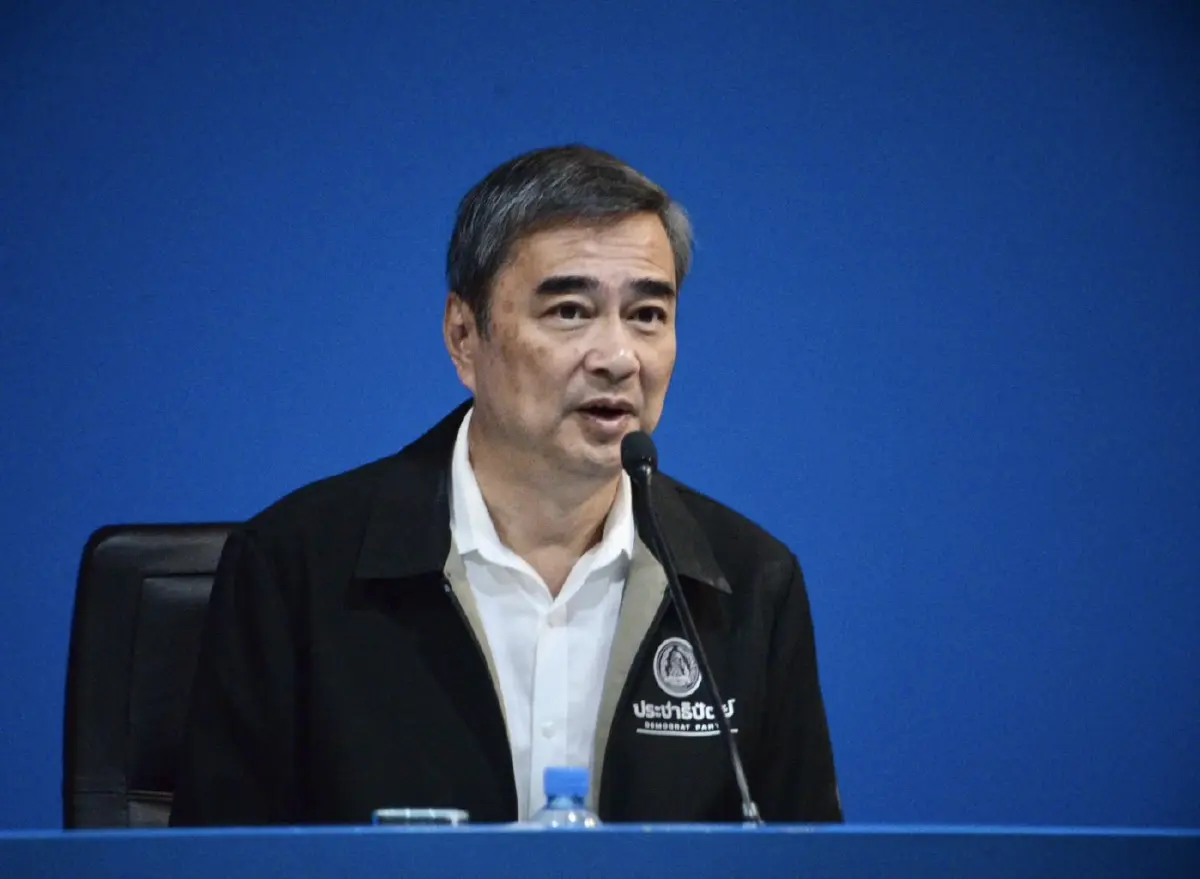 'อภิสิทธิ์' ถก กก.บห. -ว่าที่  สส. ยกเครื่องพรรค-จับตาทุจริต