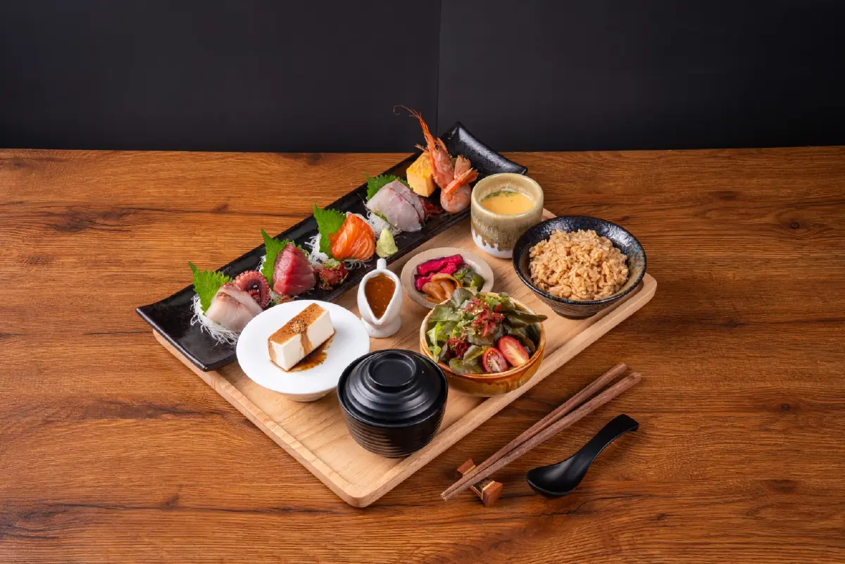 ‘MAGURO’ เพิ่มเมนูประหยัด หวังตก ‘Gen Z’ เข้าด้อม ขายเซตข้าว-ปลาดิบ-สลัด ไม่เกิน 300 บาท