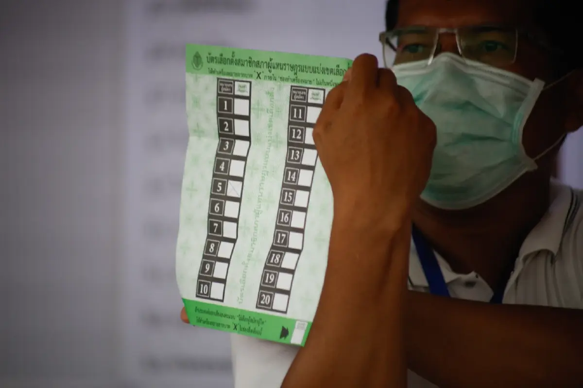 'กกต.' ชลอ ‘ผลประชามติ’ - ‘เกมยื้อ ’รื้อรัฐธรรมนูญ 60' ??