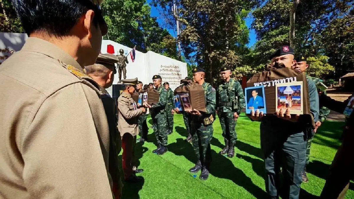 'ในหลวง' ทรงห่วงใยชายแดนไทย-กัมพูชา โปรดเกล้าฯ ให้กำลังใจเยี่ยมทหาร