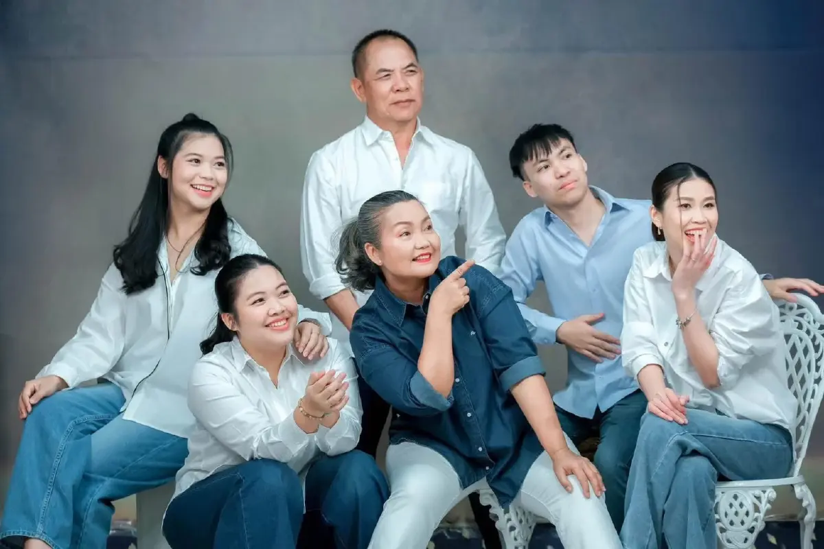 รู้จัก 'กานดา วราพร' สส.ลูกทุ่ง 'บ้านใหญ่' เมืองช้าง