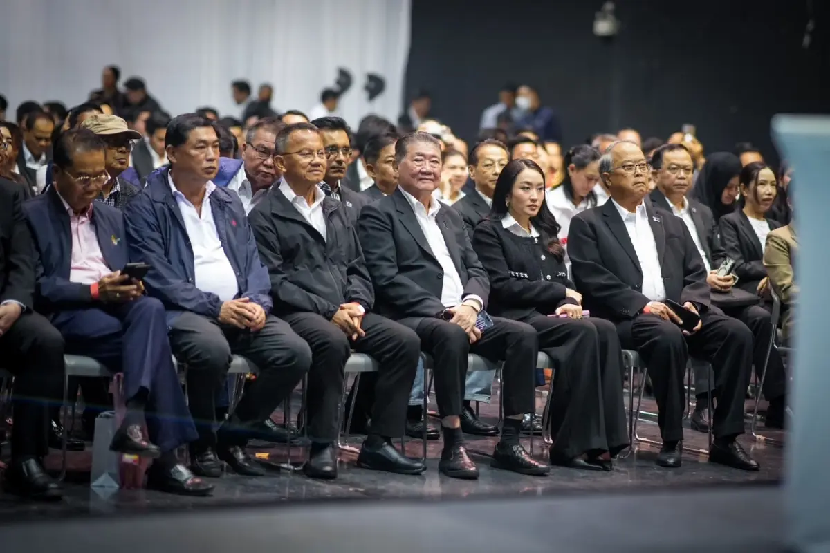 ‘เพื่อไทย’ ปลุกว่าที่ สส. “สู้ต่อไป” - ‘ยศชนัน’ ไม่ทิ้งพรรค