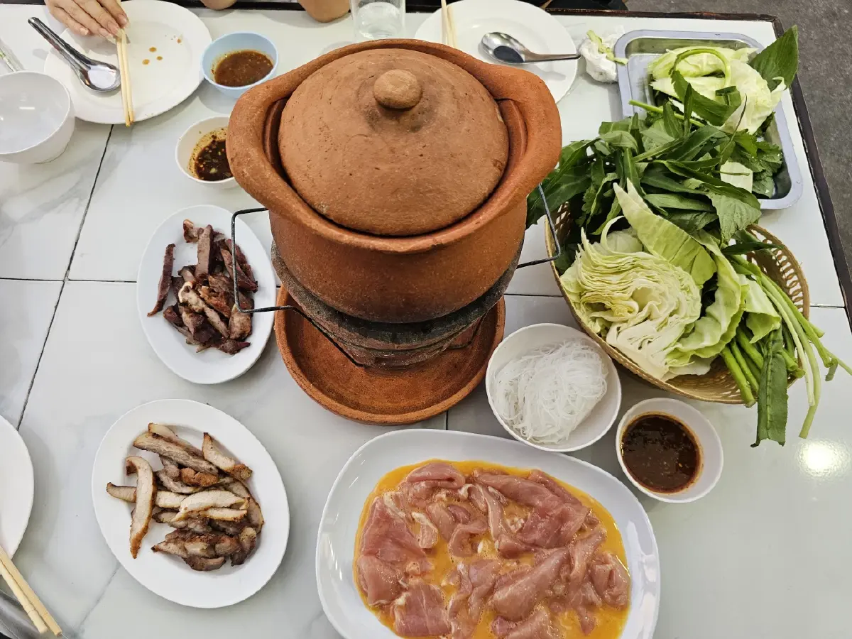 อาหารอีสานรสแซ่บ ‘สารคามจิ้มจุ่ม’ สาขาโพธิ์แก้ว ราคาย่อมเยา