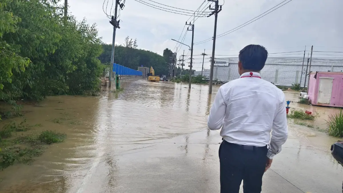 ด่วน พายุฝนตกหนักกระหน่ำ ระยอง ปลวกแดงน้ำท่วมแล้ว รถเล็กห้ามผ่าน