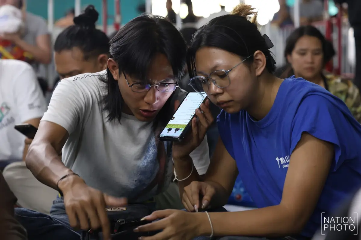 ปมร้อนพิรุธเลือกตั้ง 'ชลบุรี เขต 1' ประชาชนยังปักหลักไม่ถอย ร้องนับคะแนนใหม่