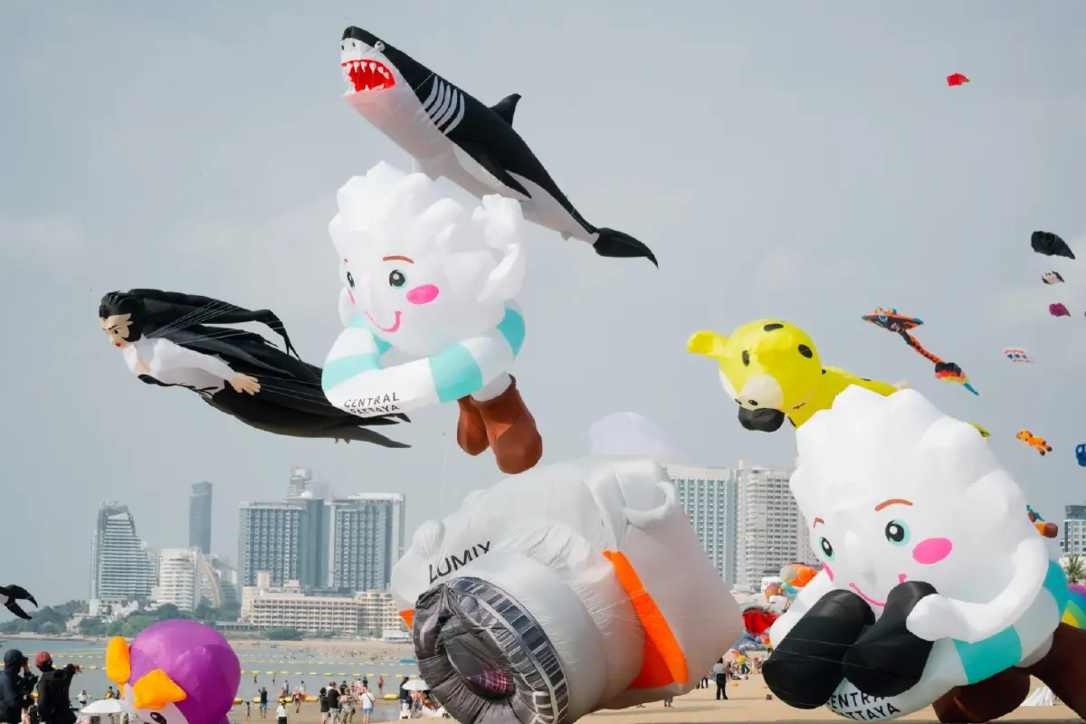 ชักว่าวนานาชาติ ตระการตาชายหาดพัทยา เฟสติวัลที่โลกรอคอย