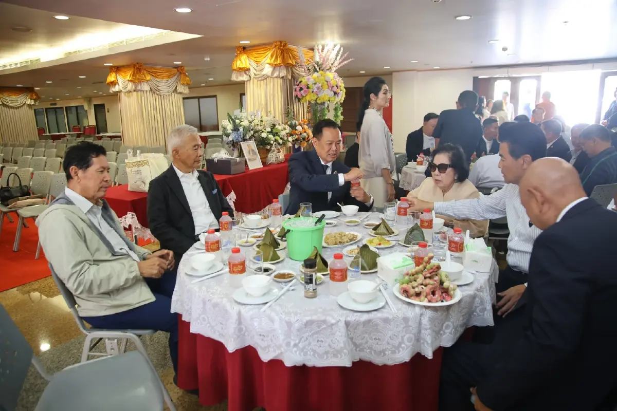 'อนุทิน' ร่วมอวยพรวันเกิด 'สุวัจน์'  ถูกอวยพรกลับให้เป็นนายกฯ4ปี