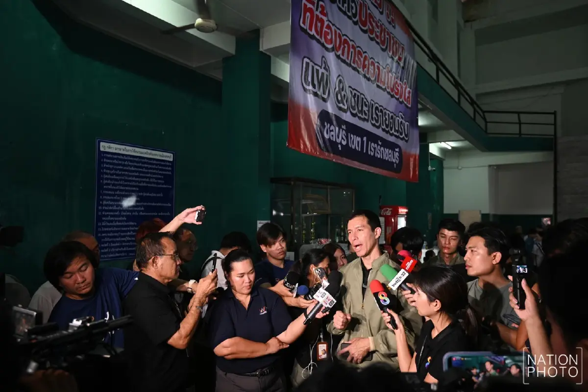 แกนนำพรรครักชาติ บุกสนามแบดฯ ชลบุรี เกาะติดปมนับคะแนนผิดปกติ