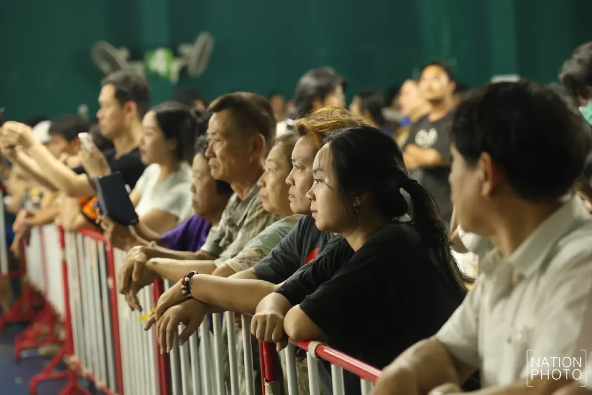 ‘ไอซ์ รักชนก’ บุกชลบุรี ให้กำลังใจประชาชน เรียกร้องนับคะแนนใหม่