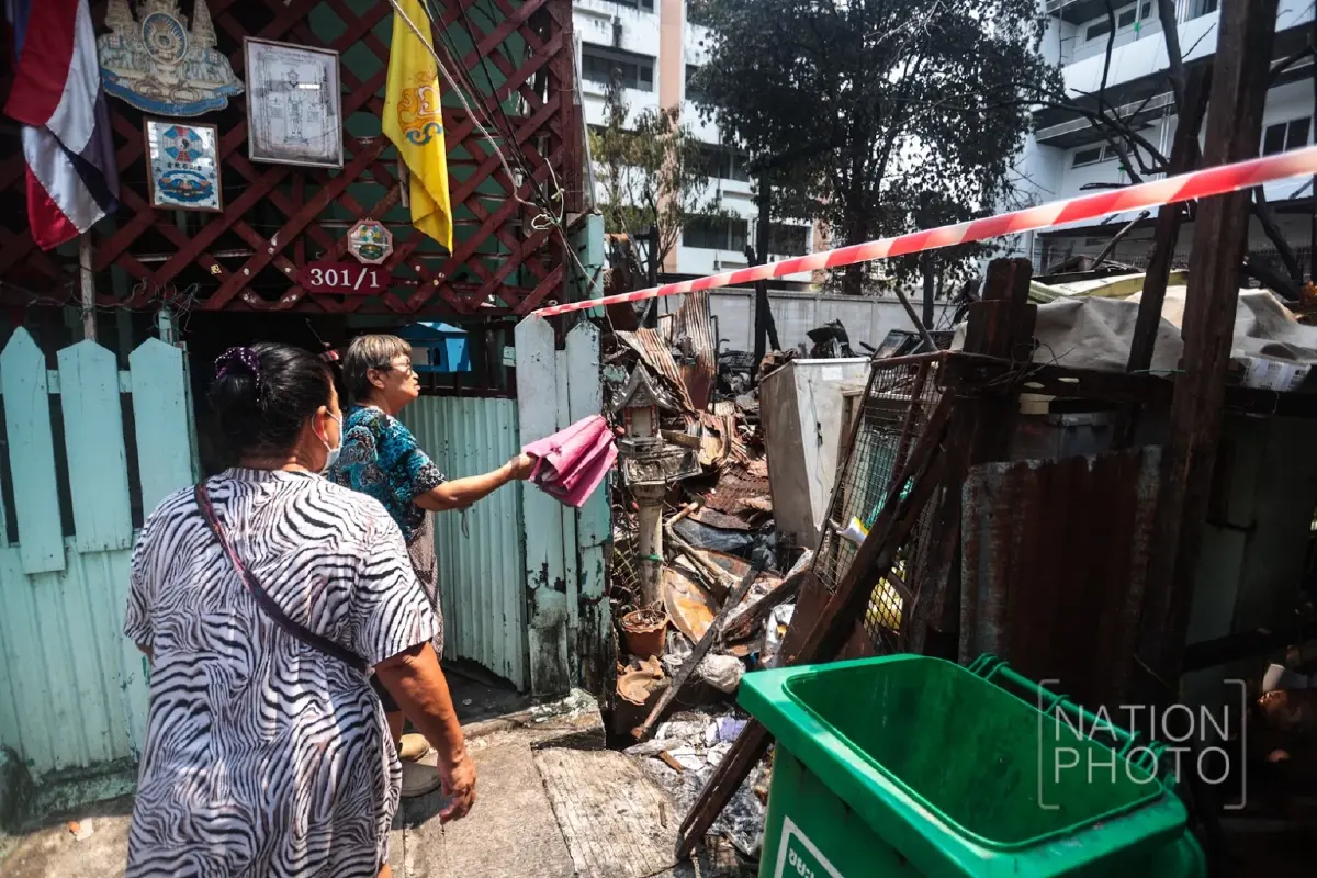 เสียงบึ้มสนั่น! ไฟไหม้บ้านชุมชนซอยสวนเงิน ช่างซ่อมแอร์ดับสลด