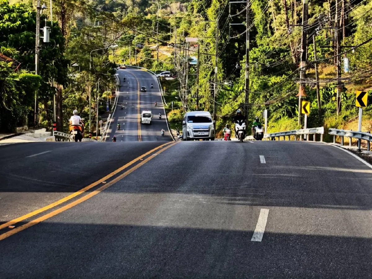 เปิดให้สัญจรแล้ว ทล.4030 ภูเก็ต แก้จุดเสี่ยงทางโค้งอันตราย เดินทางสะดวก ปลอดภัย