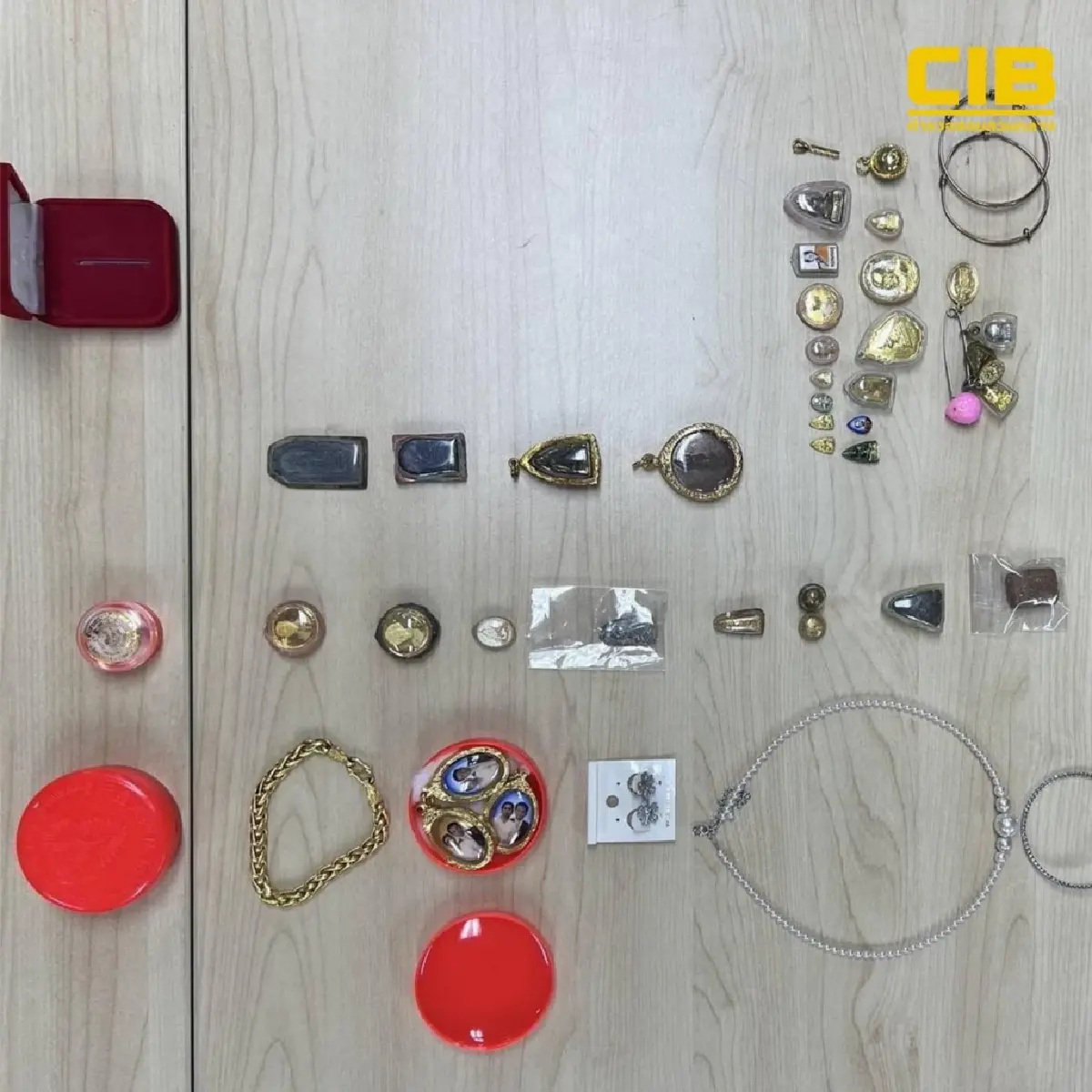 ขู่นักศึกษาสาวโอนเงินล้าน อ้างฟอกเงิน บุกจับหนุ่มสแกมเมอร์