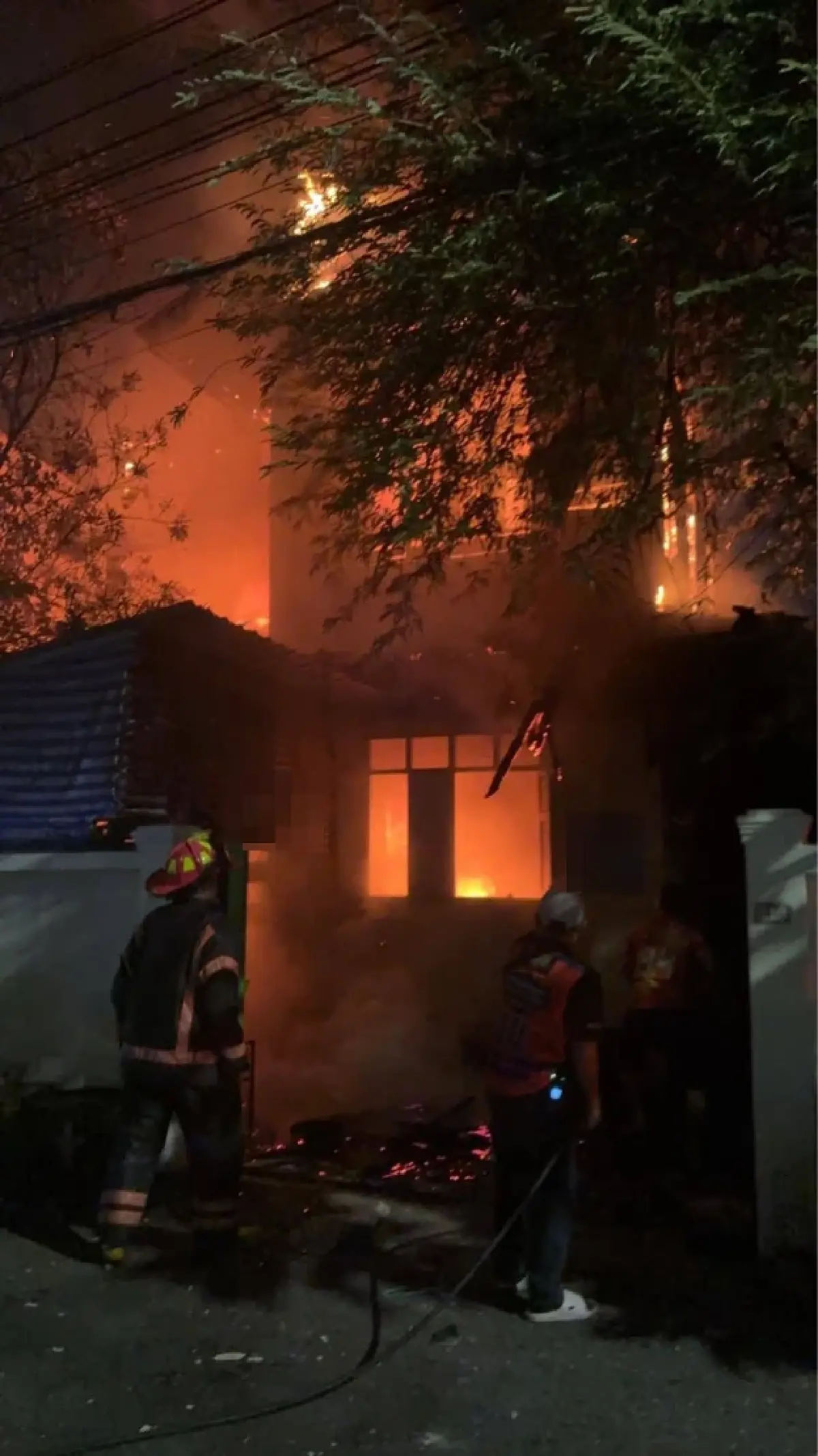 ไฟไหม้ค่ายมวยดัง วอดทั้งหลัง ซอยสมเด็จเจ้าพระยา 5 เจ็บสาหัส 1 ราย