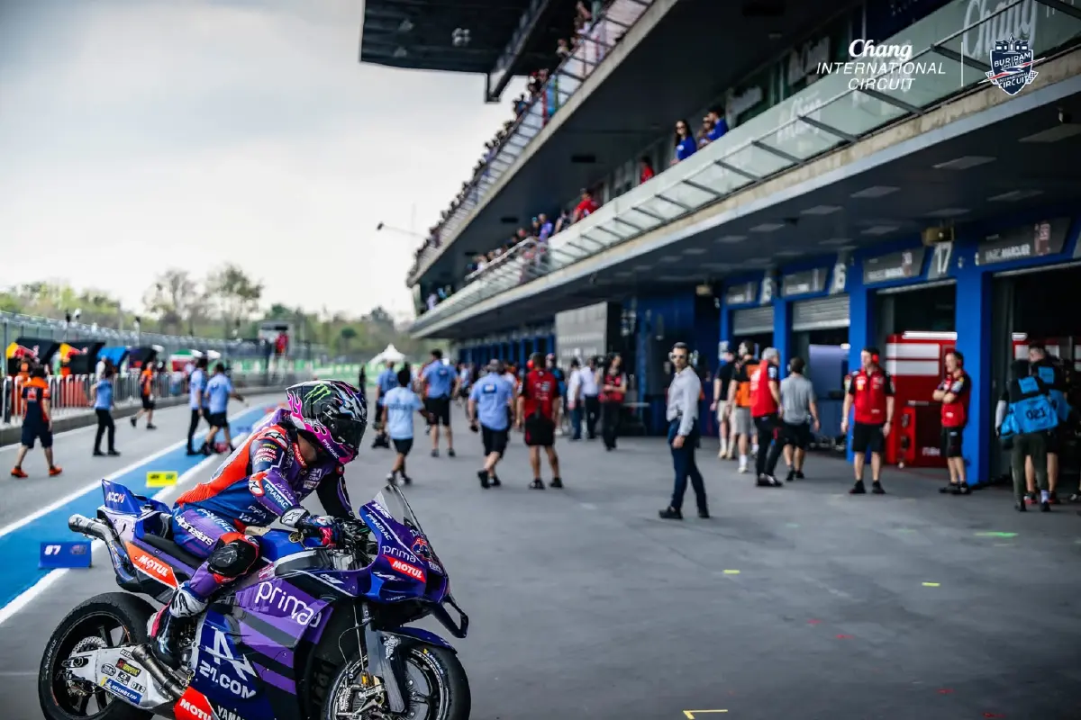 เบซเซ็คคี คลั่ง! ทุบสถิติสนามช้างฯ กระจุย บด 'มาร์เกซ' ยับวันแรก MotoGP 2026