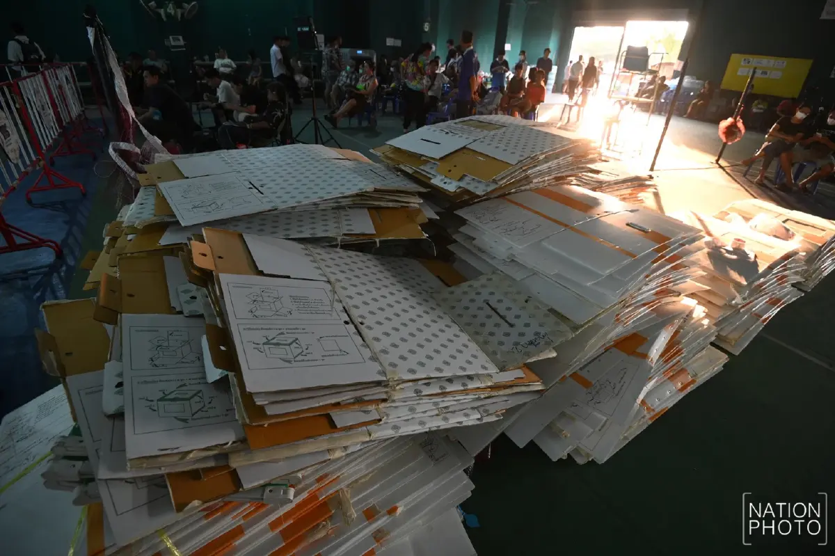 แกนนำพรรครักชาติ บุกสนามแบดฯ ชลบุรี เกาะติดปมนับคะแนนผิดปกติ