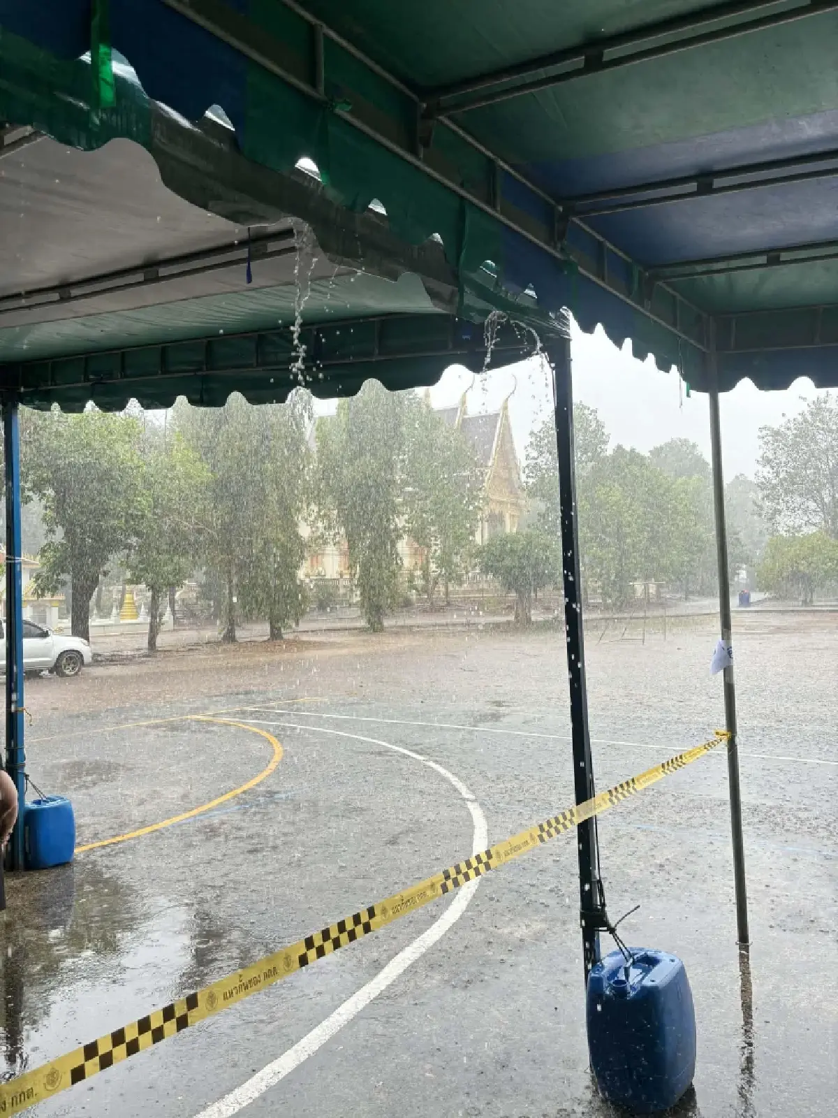 จันทบุรีอ่วม ฝนตกหนัก 'เลือกตั้ง 2569' ทุลักทุเล ประชาชนติดฝนวุ่น