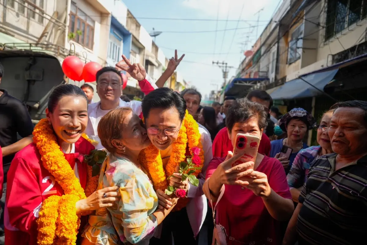 ‘เพื่อไทย’ คิกออฟปล่อยขบวนรถหาเสียงทั่ว กทม.ก่อนปราศรัยใหญ่