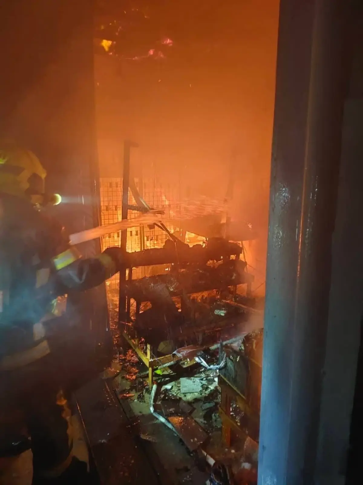 สรุปเหตุ 'ไฟไหม้ตลาดนัดจตุจักร' เปลวเพลิงโหม ร้านค้า ลามวอด 4 ล็อก