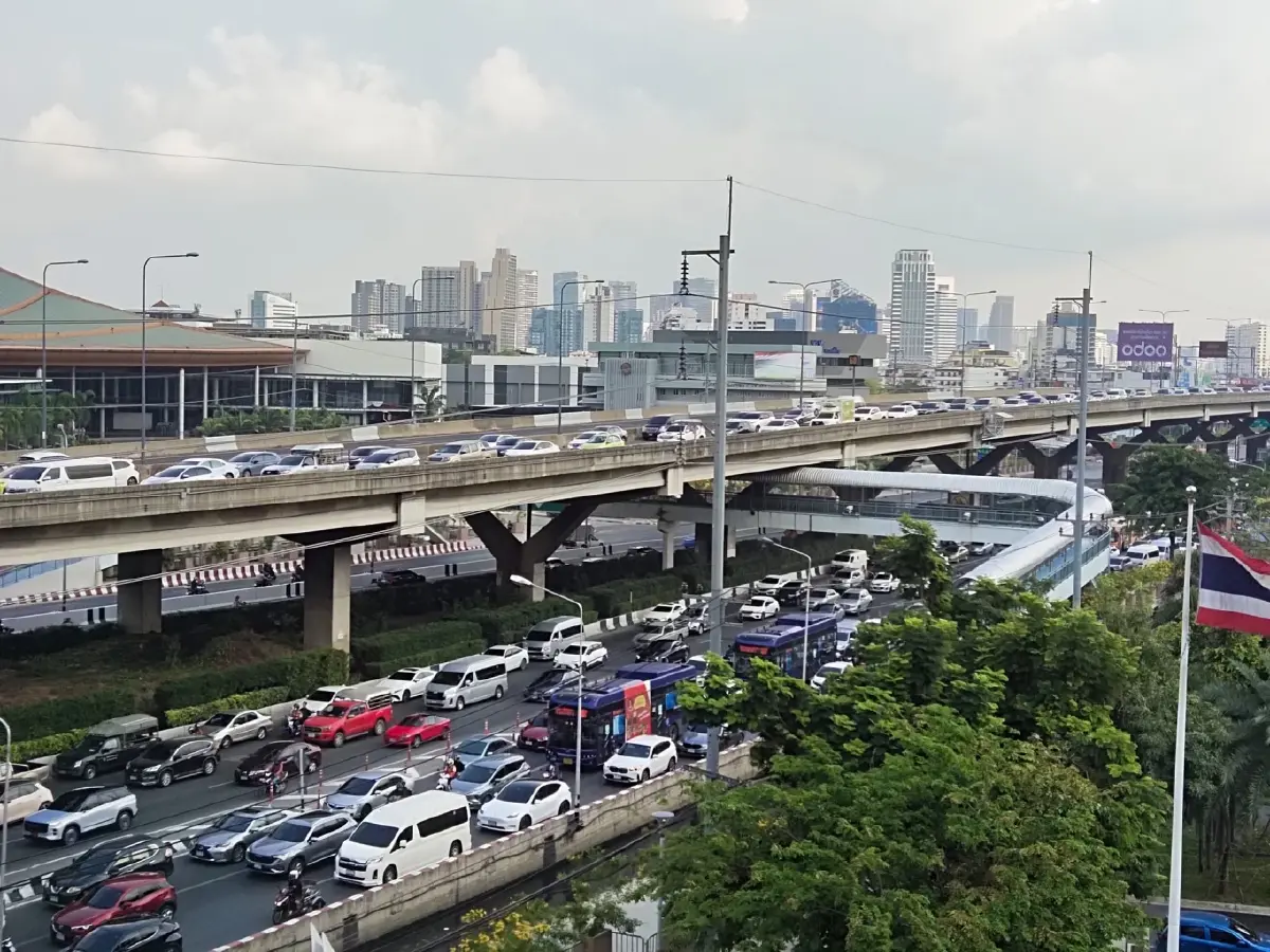 ไหวไหม คนกรุงเทพ รถติดมาก ด่วนศรีรัช นิ่งสนิท - วิภาวดี ยาวเป็นกิโล