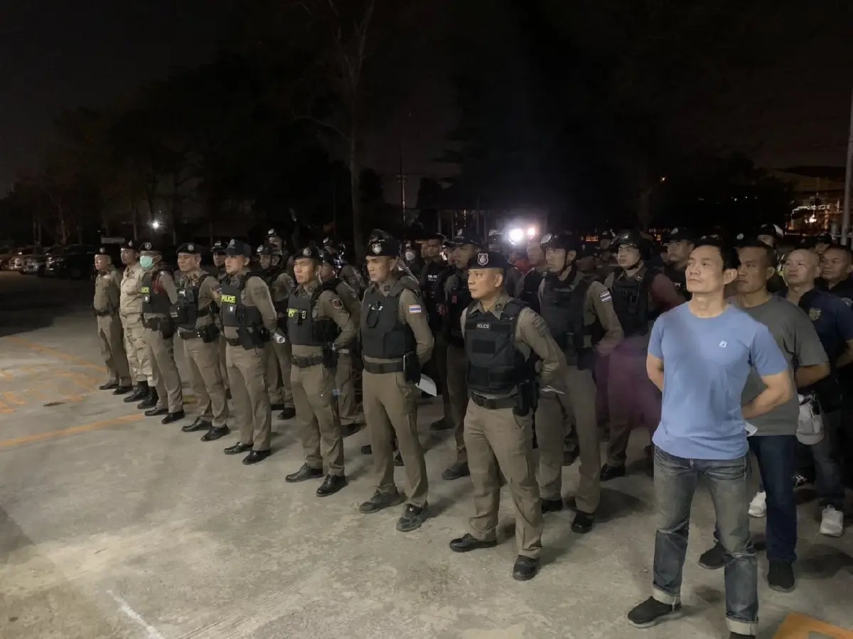 ด่วน! ปิดเรียนฉุกเฉิน เหตุชายคุ้มคลั่ง อ.ลาดหลุมแก้ว จ.ปทุมธานี