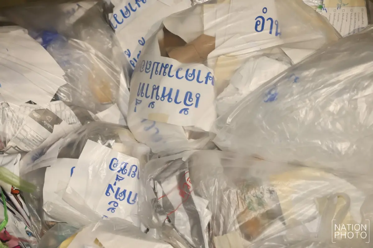 ประชาชน เฝ้าโกดังเปลี่ยวอ่างศิลา พบหีบคะแนนชลบุรี เขต 3 ซุกที่มืด