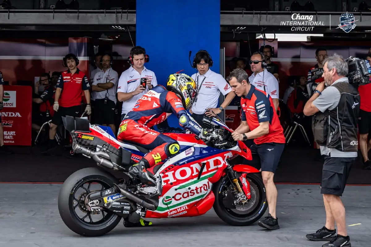 เบซเซ็คคี คลั่ง! ทุบสถิติสนามช้างฯ กระจุย บด 'มาร์เกซ' ยับวันแรก MotoGP 2026