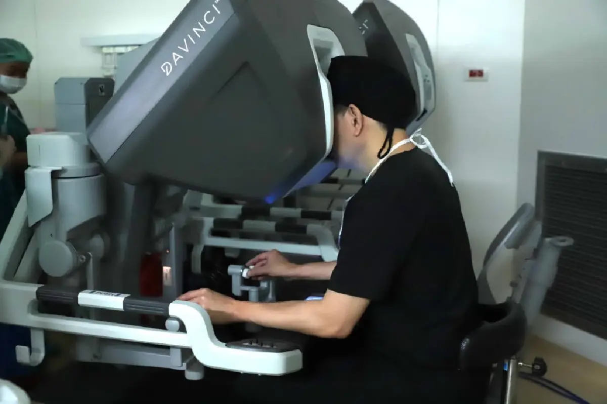 แม่นยำ 100%! รพ.ธรรมศาสตร์ฯ ผ่าตัดหัวใจด้วยหุ่นยนต์ Da Vinci Xi สำเร็จ