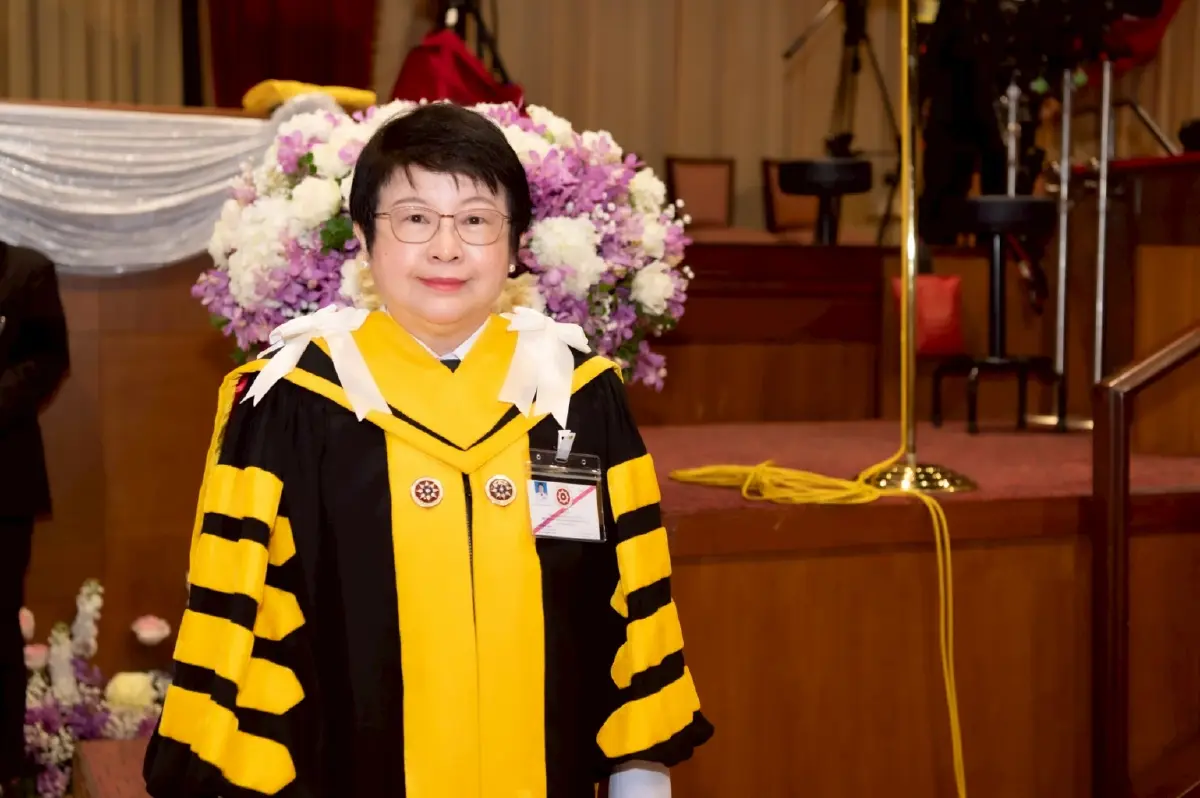 สมเด็จพระกนิษฐาธิราชเจ้าฯ พระราชทานปริญญาบัตรแก่ สถาบันบัณฑิตพัฒนบริหารศาสตร์ ครั้งที่ 46