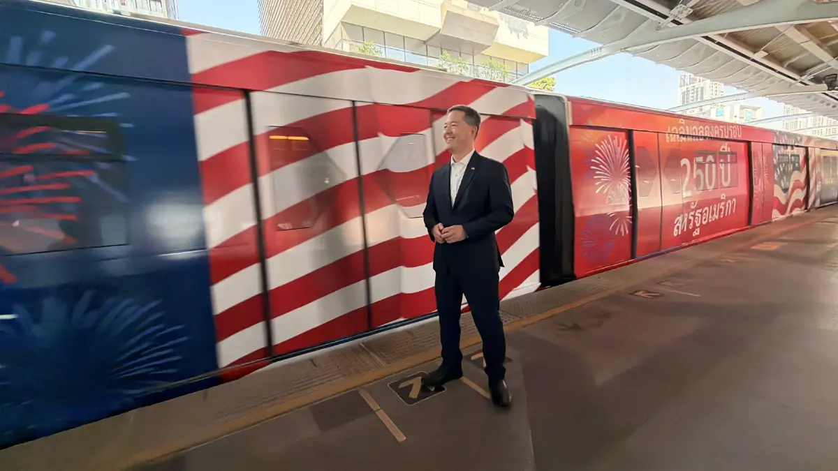 สถานทูตสหรัฐ เปิดตัว ขบวนรถไฟฟ้าบีทีเอส 'Freedom 250' เฉลิมฉลองวันชาติยิ่งใหญ่