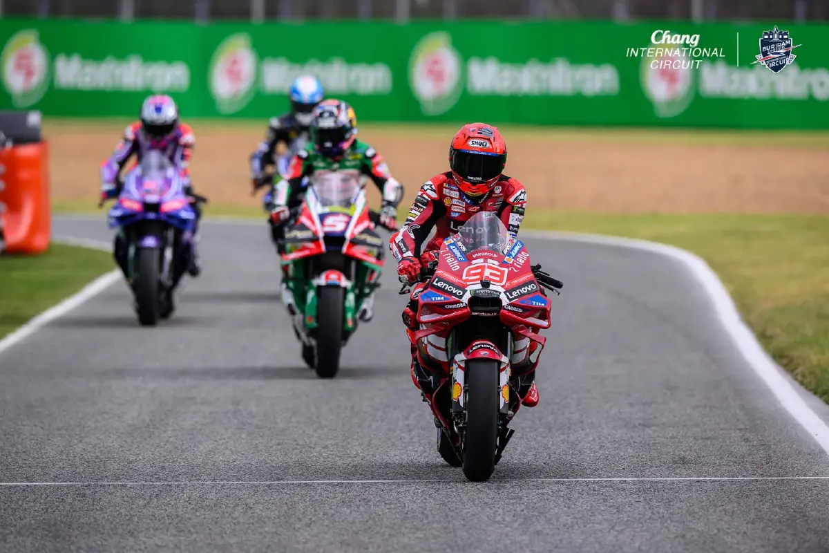 เบซเซ็คคี คลั่ง! ทุบสถิติสนามช้างฯ กระจุย บด 'มาร์เกซ' ยับวันแรก MotoGP 2026