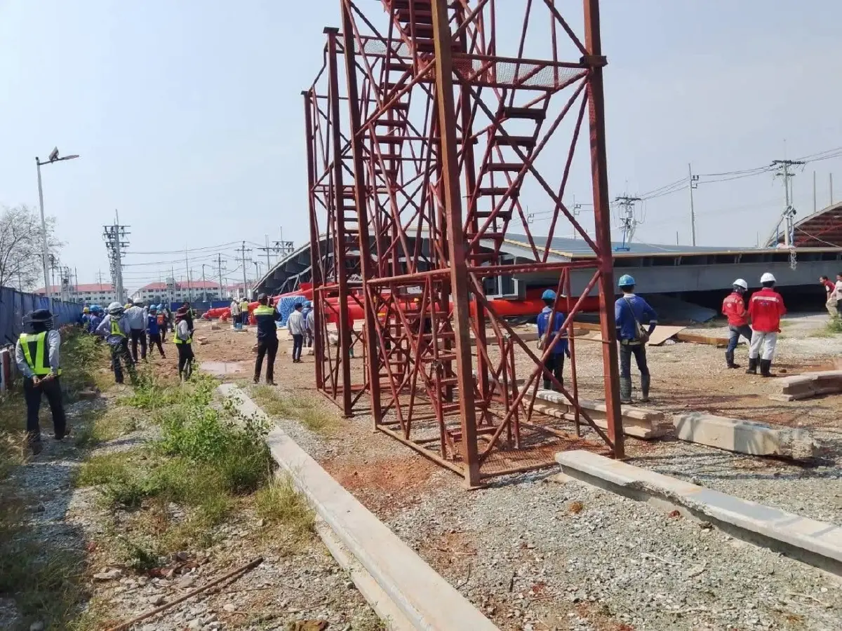 ด่วน! อาคารโดมถล่มลงมา ในศูนย์ฝึกการไฟฟ้าบางพลี กู้ภัยรุดช่วย