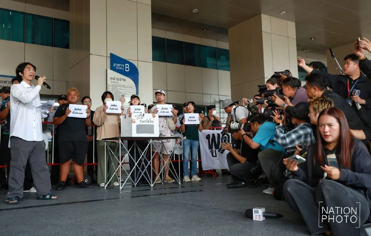 บุกสำนักงาน กกต. จี้นับคะแนนใหม่ทั้งประเทศ เลือกตั้ง 69