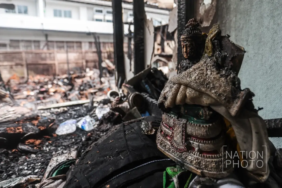 เสียงบึ้มสนั่น! ไฟไหม้บ้านชุมชนซอยสวนเงิน ช่างซ่อมแอร์ดับสลด