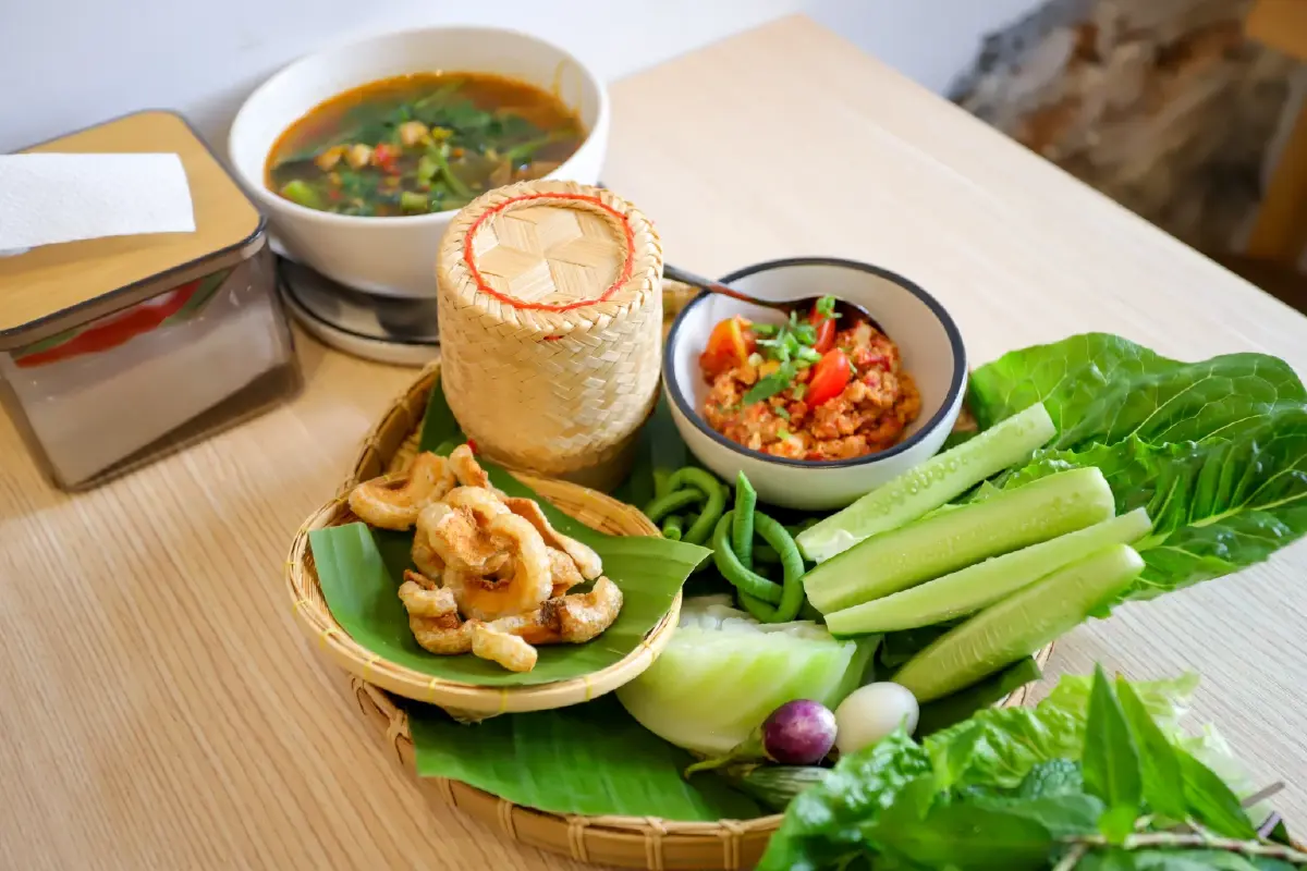 ‘อาหารเหนือ’ เมืองน่าน ‘ลาบหมูคั่ว’ ณ ‘ร้านบิ๊กแบ่งปัน’ ลำแต้ๆ