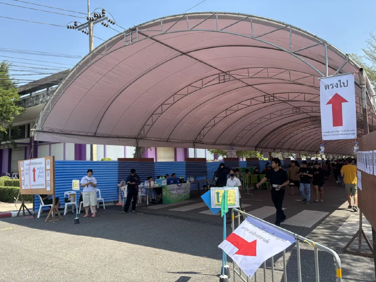 ประเวศคึกคัก ใช้สิทธิเลือกตั้งล่วงหน้า ‘ราม 2’ จัดระเบียบดี เข้าคูหาไม่ถึง 5 นาทีเสร็จ