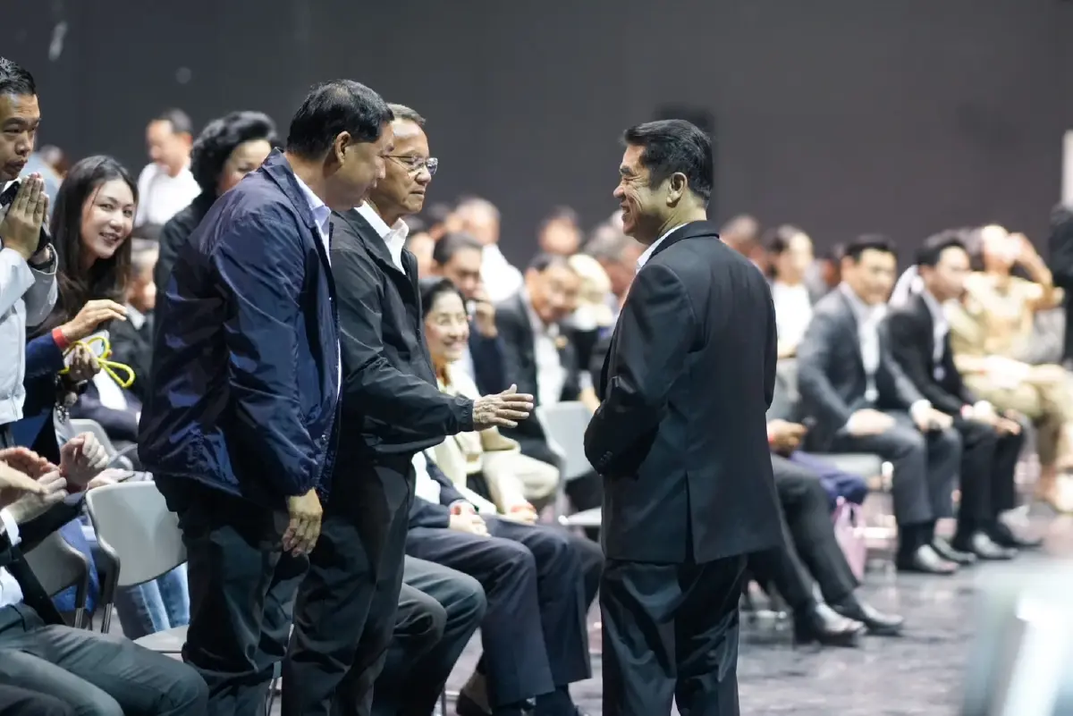 ‘เพื่อไทย’ ปลุกว่าที่ สส. “สู้ต่อไป” - ‘ยศชนัน’ ไม่ทิ้งพรรค