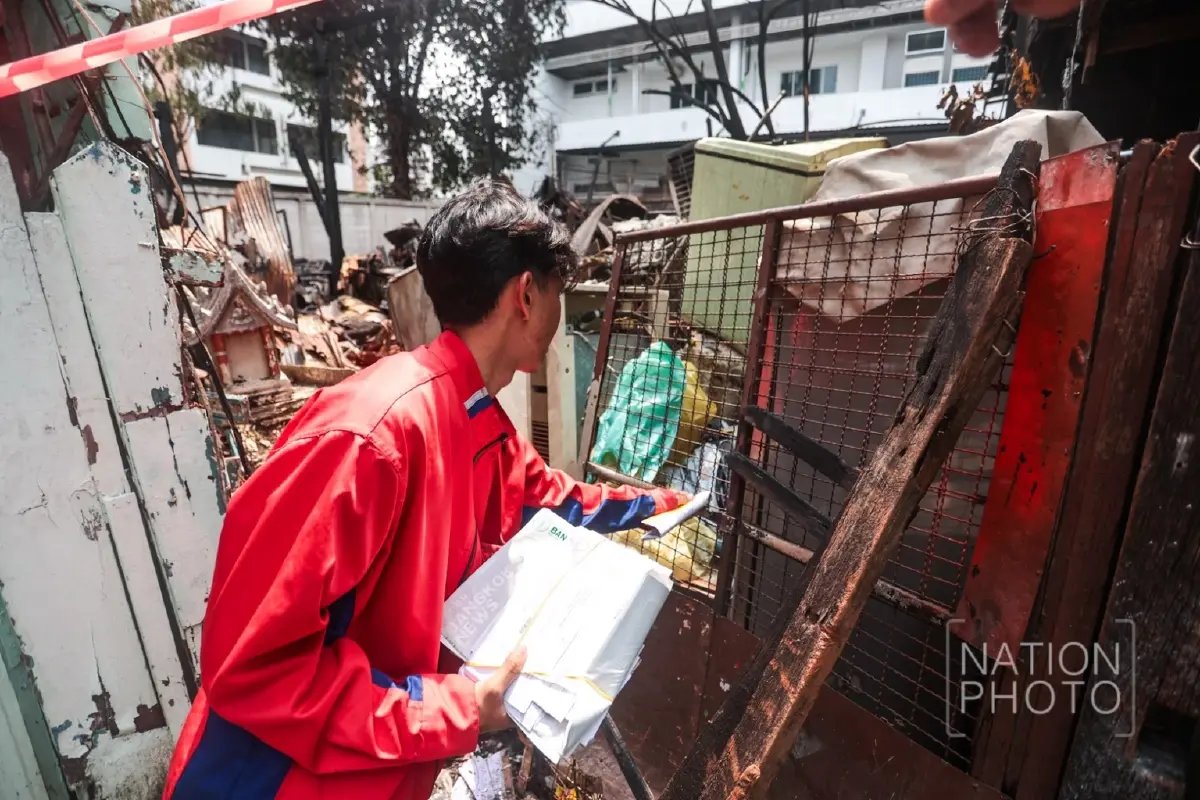เสียงบึ้มสนั่น! ไฟไหม้บ้านชุมชนซอยสวนเงิน ช่างซ่อมแอร์ดับสลด