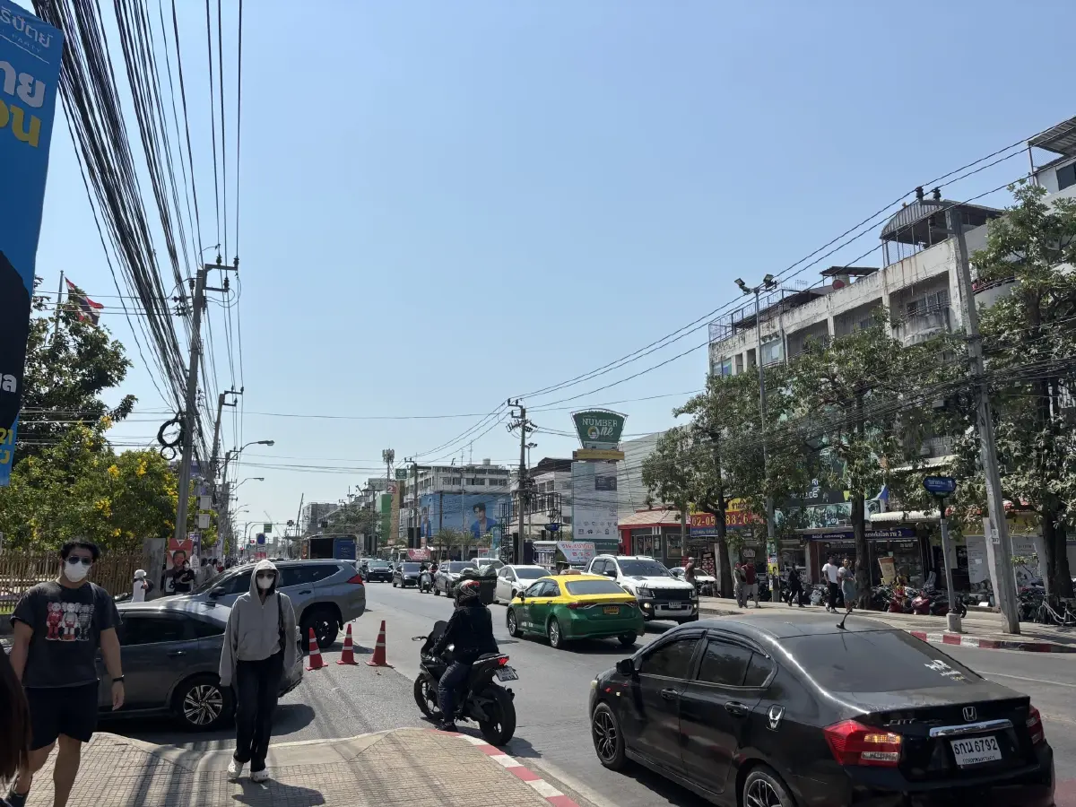 ประเวศคึกคัก ใช้สิทธิเลือกตั้งล่วงหน้า ‘ราม 2’ จัดระเบียบดี เข้าคูหาไม่ถึง 5 นาทีเสร็จ