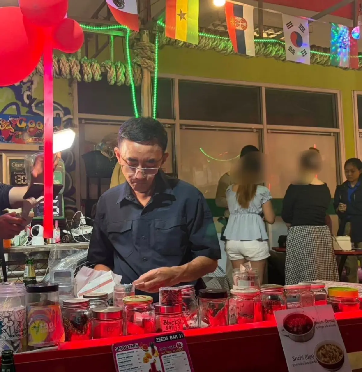 ปค. บุกจับร้านคาราโอเกะเถื่อน นำเด็กหญิง 16 ค้ากามขายบริการ