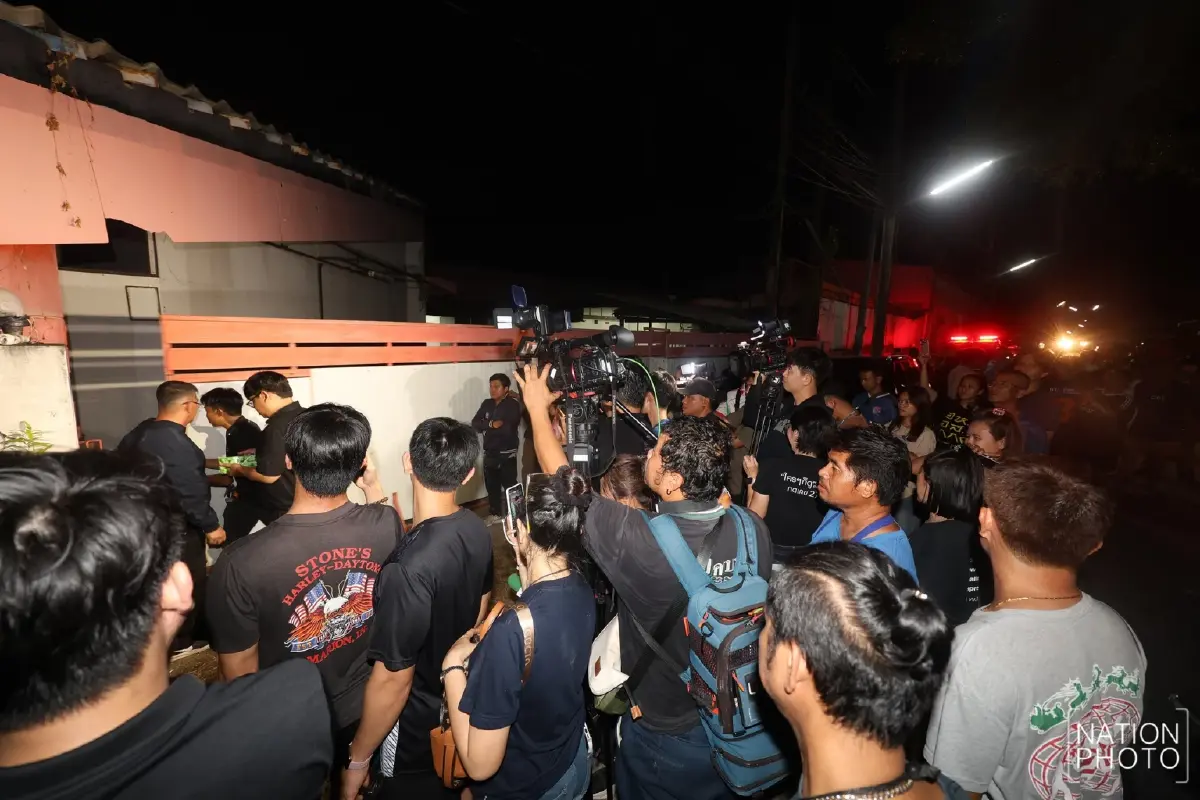 ประชาชน เฝ้าโกดังเปลี่ยวอ่างศิลา พบหีบคะแนนชลบุรี เขต 3 ซุกที่มืด